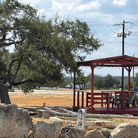 Outpost Motel Dripping Springs Bagian luar foto