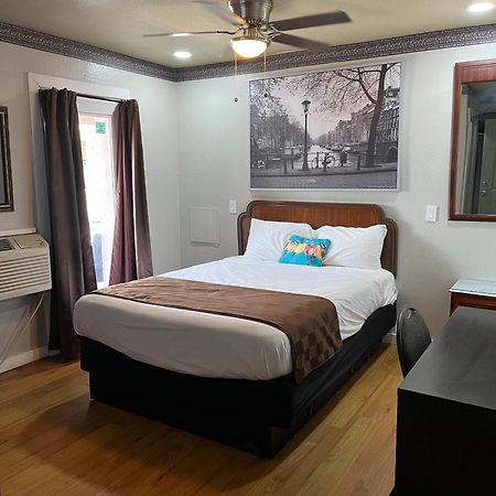 Outpost Motel Dripping Springs Bagian luar foto