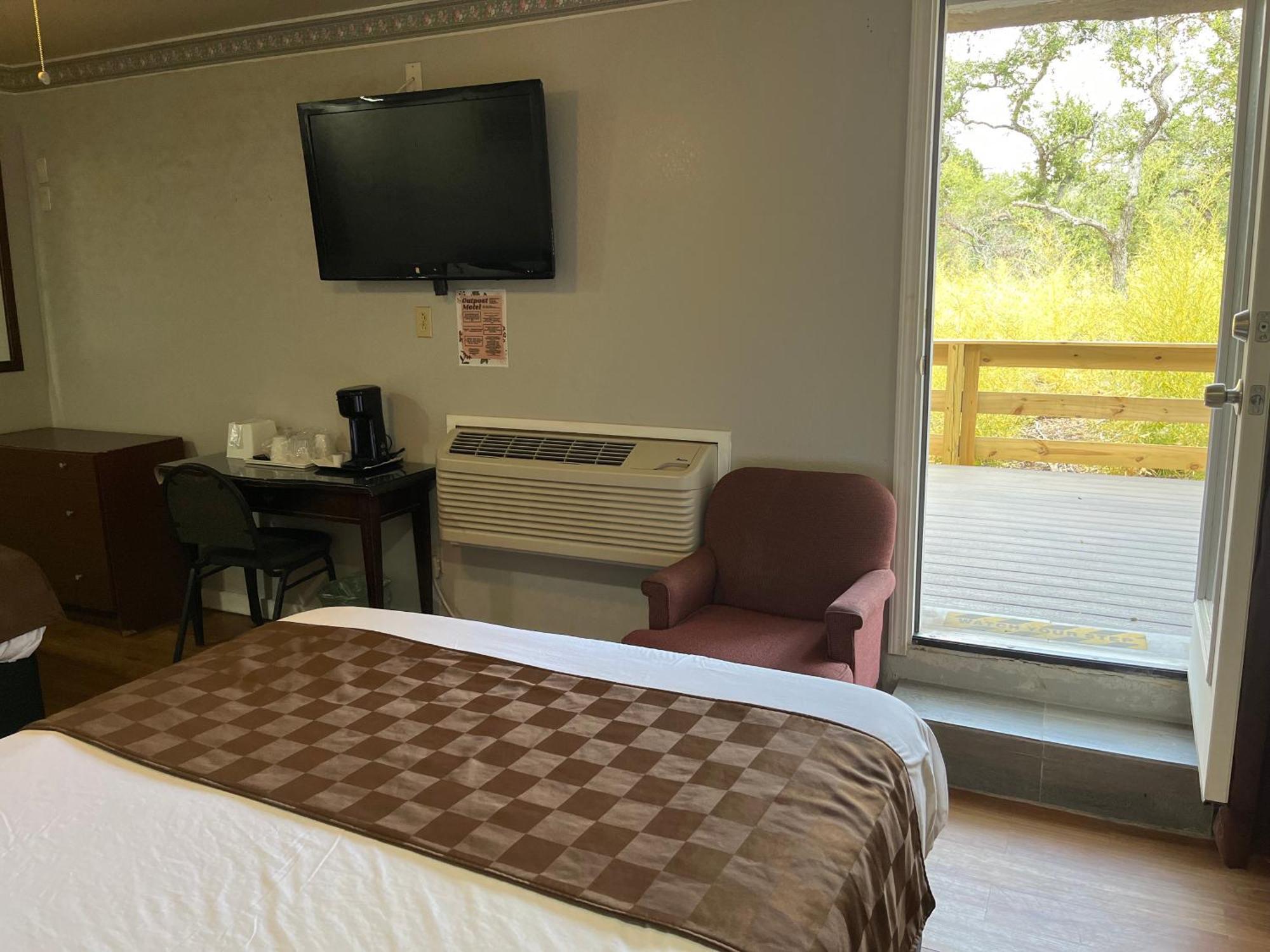 Outpost Motel Dripping Springs Bagian luar foto