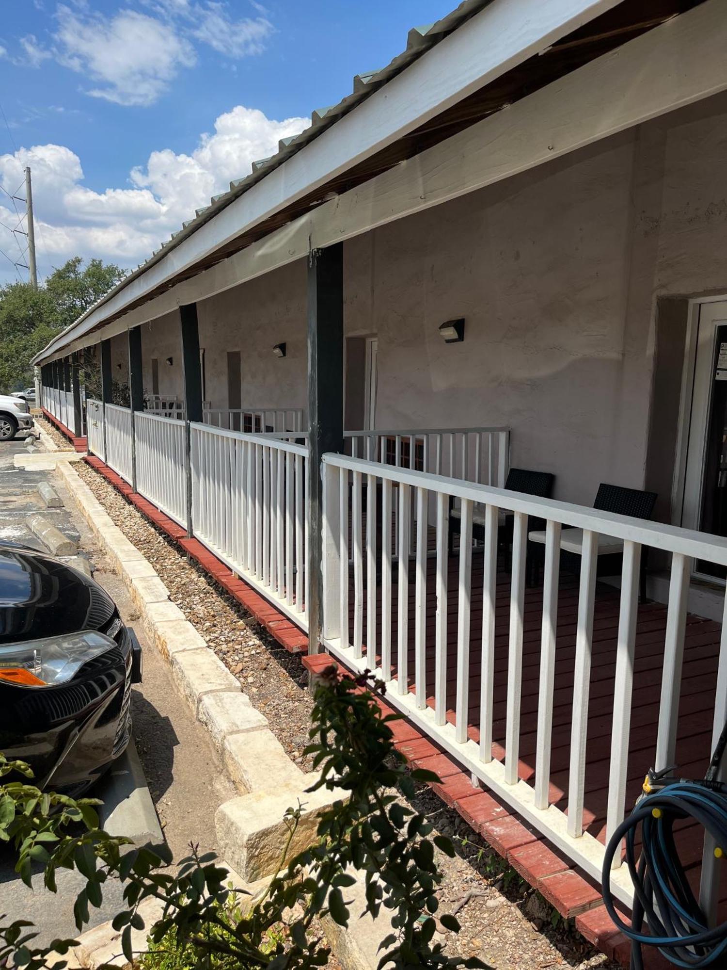 Outpost Motel Dripping Springs Bagian luar foto