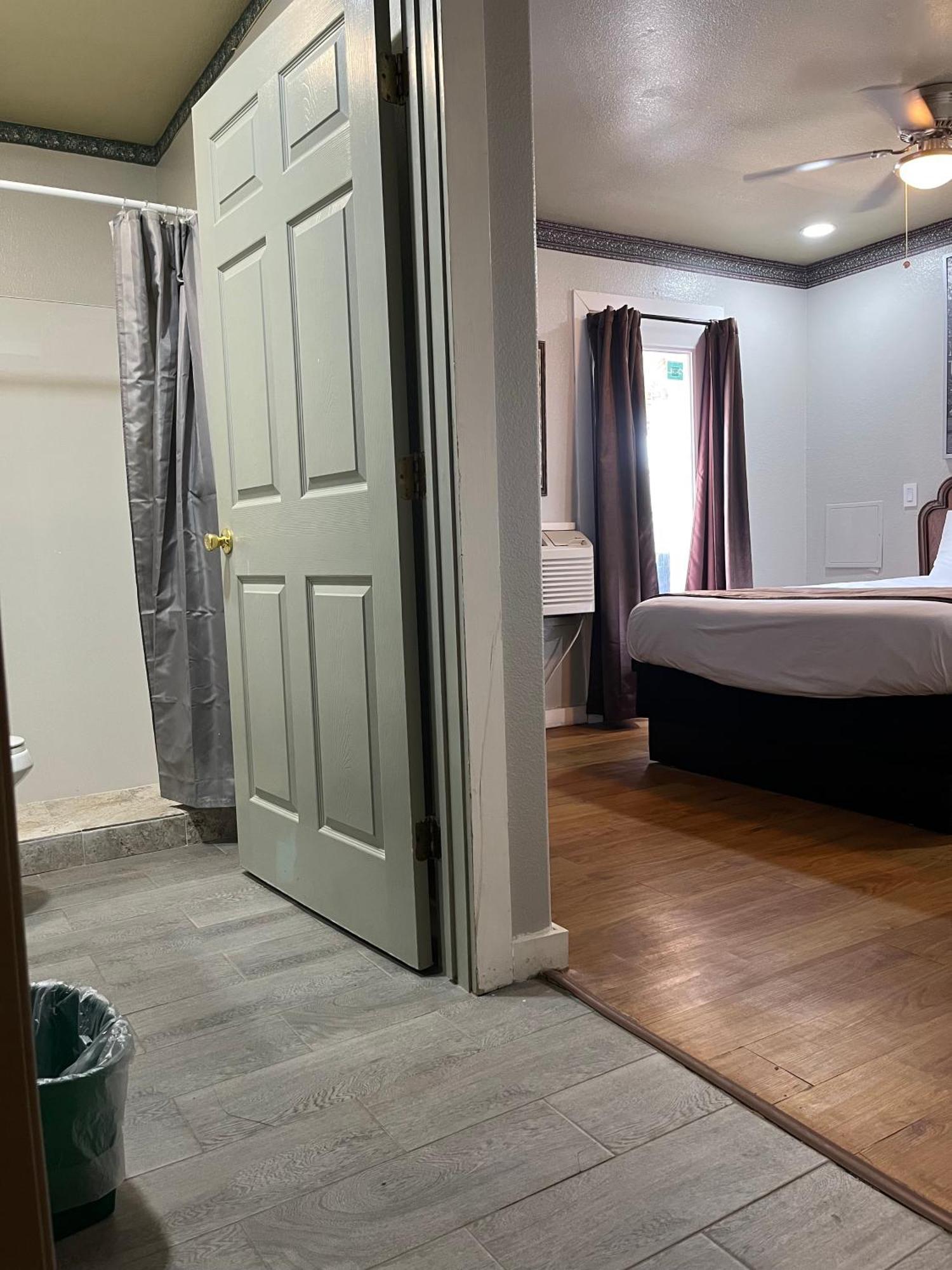 Outpost Motel Dripping Springs Bagian luar foto