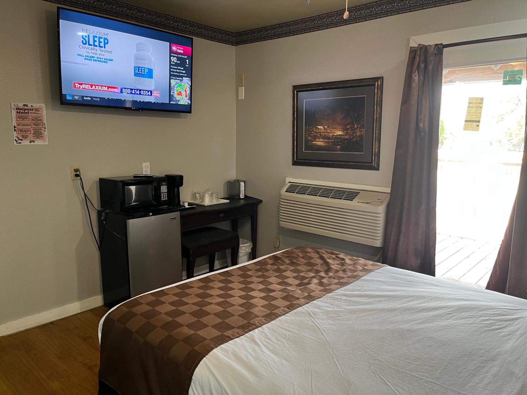 Outpost Motel Dripping Springs Bagian luar foto