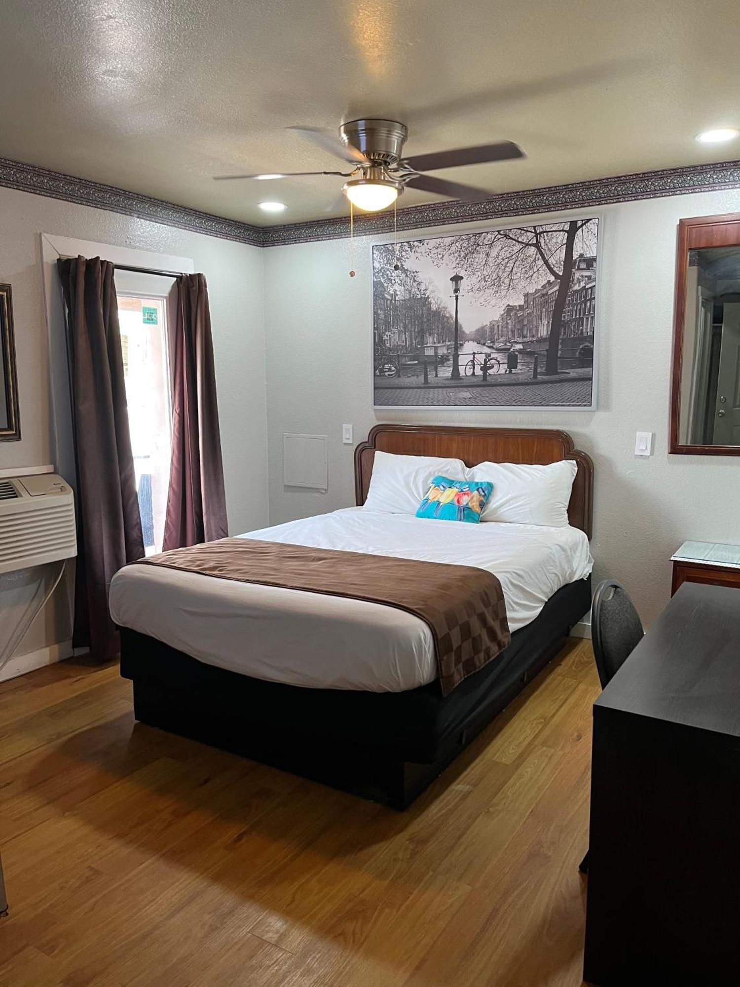 Outpost Motel Dripping Springs Bagian luar foto