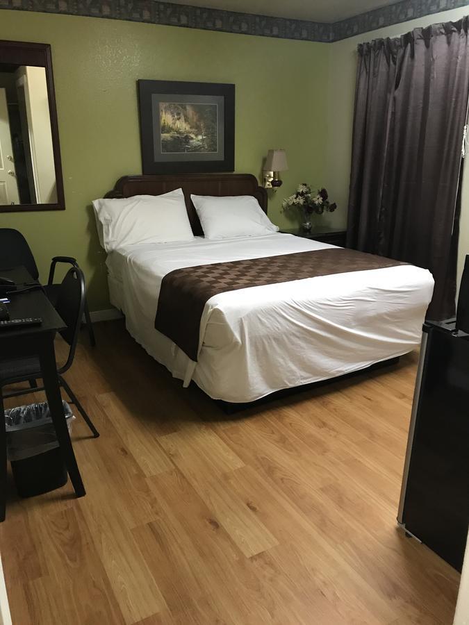 Outpost Motel Dripping Springs Bagian luar foto